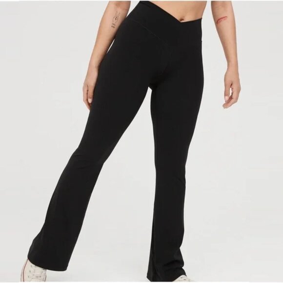 OFFLINE BY AERIE Real Me High Waisted Crossover Flare Leggings Blk Women's Large - Picture 1 of 10